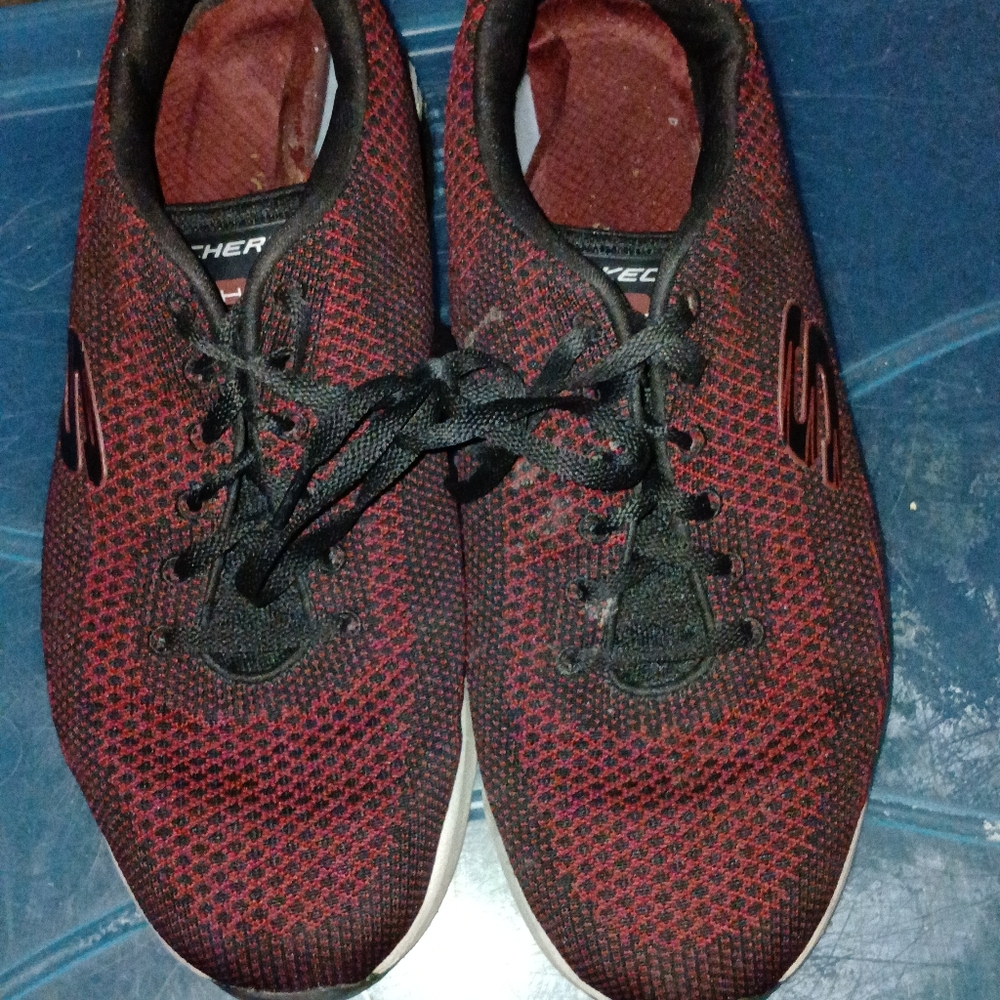 SKECHERS Used sneakers